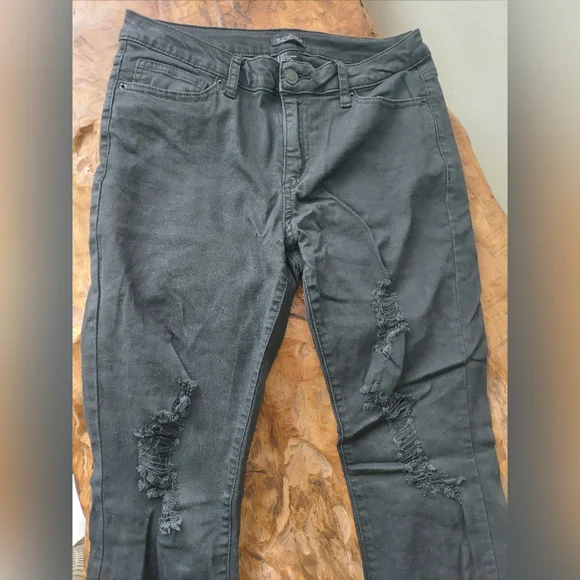 SOLD Black Ripped Skinny Jeans - Picture 6 of 9